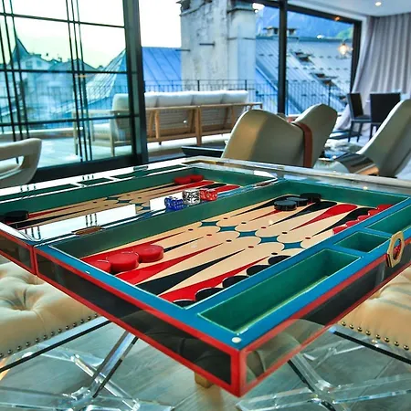 Penthouse Le Lustre *