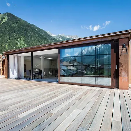Penthouse Le Lustre Apartment