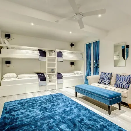 Penthouse Le Lustre Apartment